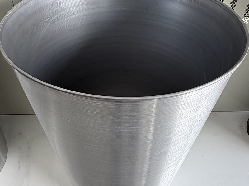 180L large capacity SUS304 stainless steel chemical storage bucket with electropolished interior surface.